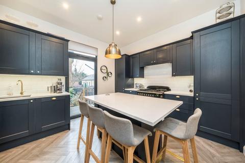 Godfrey Hill, London, SE18 3 bed terraced house for sale