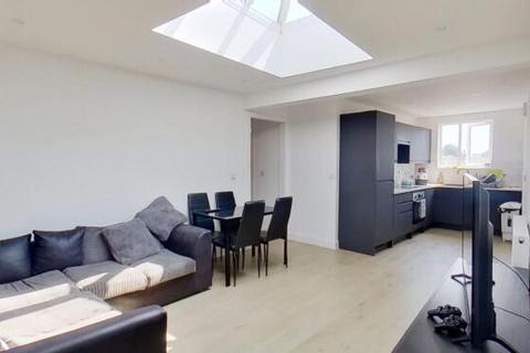 North Road, Lancing BN15 2 bed flat for sale