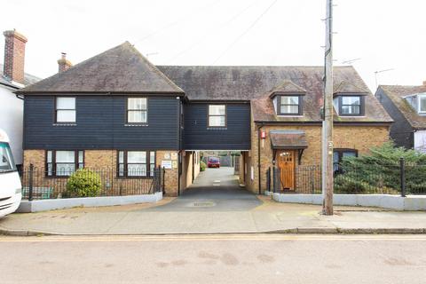 Pettman Mews Island Wall, Whitstable... 2 bed flat for sale