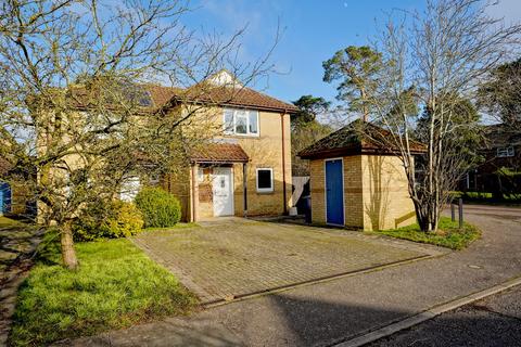 Maurice Close, Kimbolton, Huntingdon... 3 bed semi
