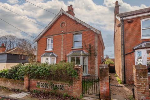 Deben Road, Woodbridge, IP12 1AZ 3 bed semi