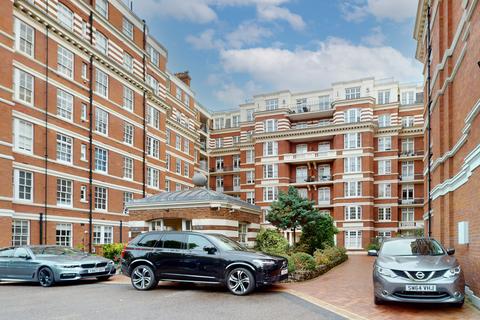 Rodney Court, 6