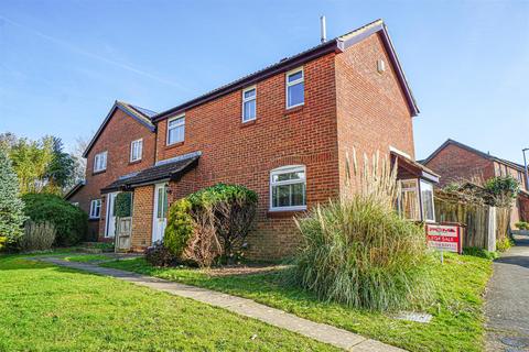 De Chardin Drive, Hastings 3 bed detached house for sale