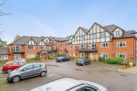 79 Limpsfield Road, Sanderstead... 2 bed apartment for sale