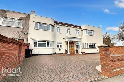 Eastern Avenue, Newbury Park 3 bed terraced house for sale