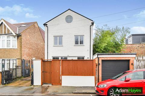 Hutton Grove, London N12 2 bed link detached house for sale