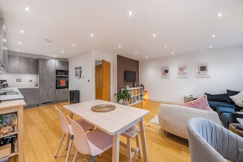 Kings Court, Foxley Lane, West Purley 2 bed apartment for sale
