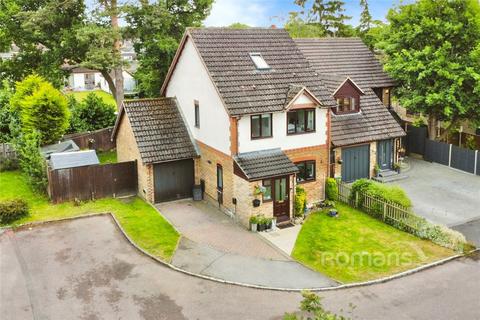 Gibbons Close, Sandhurst, Berkshire 4 bed detached house for sale
