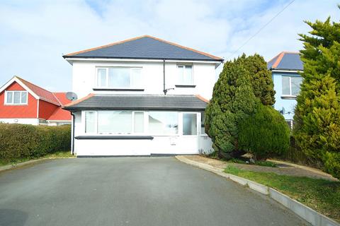 SHORT WALK TO BEACH * SHANKLIN 3 bed detached house for sale