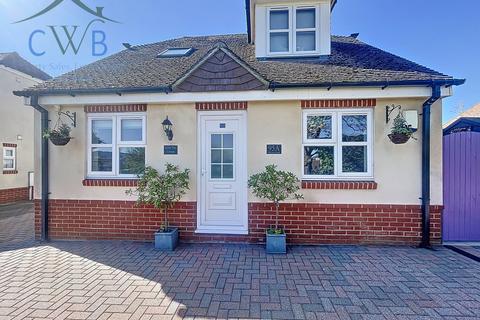 Birling Road, Snodland, ME6 3 bed detached house for sale