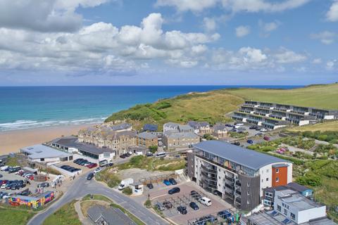 Waves, Newquay, TR8 2 bed apartment for sale