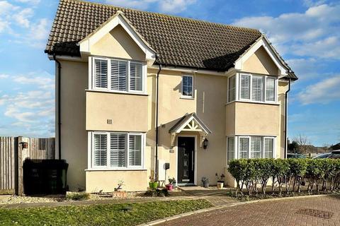 Gladys Avenue, Peacehaven, BN10 8FF 3 bed semi