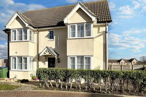Gladys Avenue, Peacehaven, BN10 8FF 3 bed semi