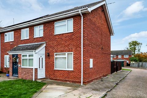 School Road, Huntingdon PE28 3 bed semi