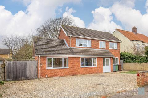 Alford Grove, Sprowston 3 bed detached house for sale