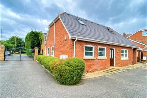 Hidden Close, West Molesey 2 bed apartment for sale