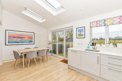 Hanmer Way, Staplehurst, Tonbridge, Kent 3 bed semi