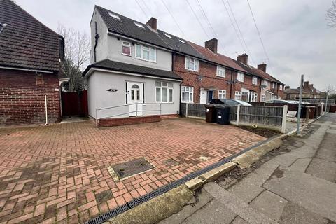 Valence Avenue, Dagenham 4 bed end of terrace house for sale