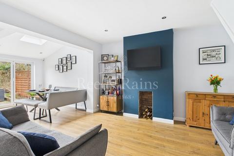 5 bedroom semi-detached house for sale