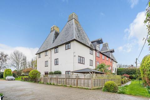Canterbury Road, Faversham, ME13 5 bed end of terrace house for sale