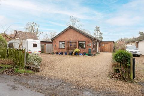 Low Lane, Rockland All Saints 4 bed detached bungalow for sale