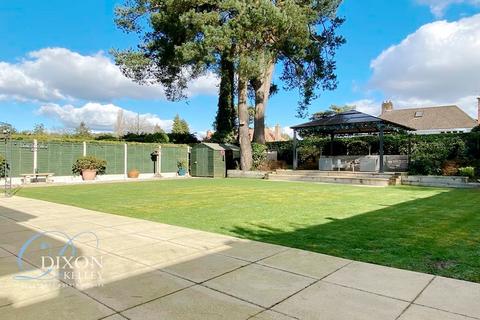 New Road, Ferndown, Dorset, BH22 3 bed detached bungalow for sale