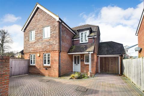 Vigo Lane, Hampshire GU46 3 bed detached house for sale