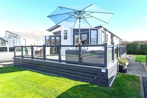 Aspen, Hoburne Bashley Holiday Park... 2 bed park home for sale