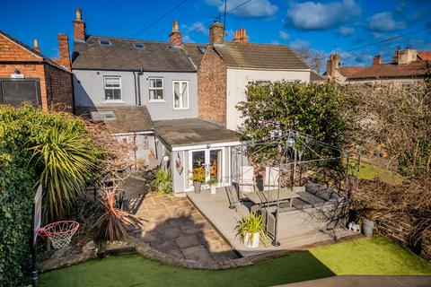 Beast Fair, Snaith DN14 4 bed terraced house for sale