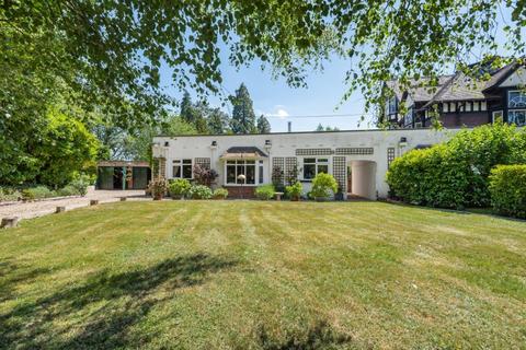 Bucklebury Place, Reading RG7 2 bed bungalow for sale