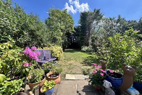 Martin Rise, Bexleyheath, Kent, DA6 4 bed semi