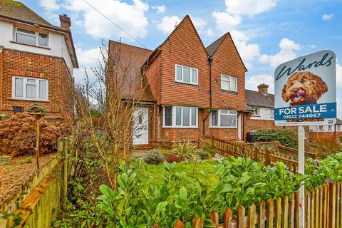 Vicarage Lane, East Farleigh... 3 bed semi