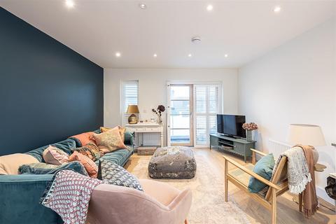 Montague Close, St. Albans 2 bed duplex for sale