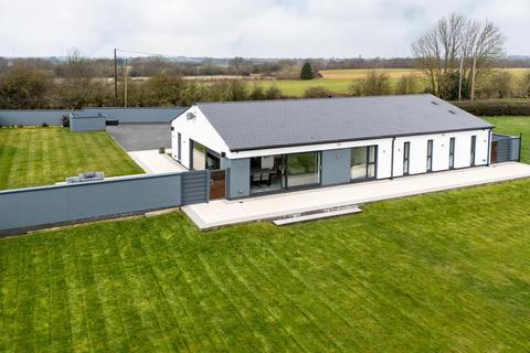 Common Lane, Thurcroft, Rotherham 3 bed detached house for sale