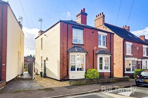 Ivanhoe Road, Lichfield, WS14 3 bed semi