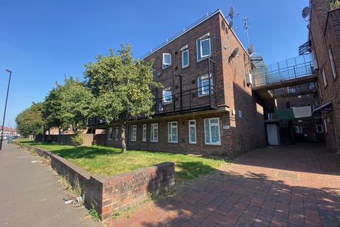 All Saints Court, TW5 9EN 3 bed flat for sale