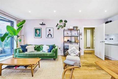 Waleorde Road, London SE17 2 bed flat for sale