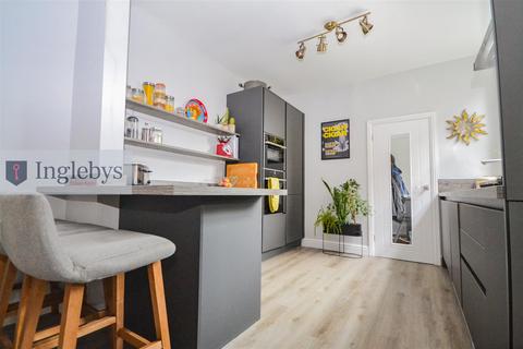 6 bedroom terraced house for sale