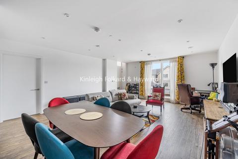 Oakwood Crescent, Muswell Hill... 2 bed flat for sale