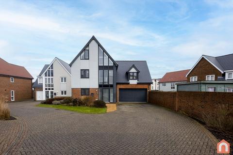 Juniper Way, Folkestone CT18 5 bed detached house for sale