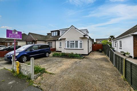 Stevens Close, Canvey Island SS8 5 bed chalet for sale
