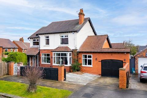 Poplar Avenue, Wakefield, WF2 4 bed detached house for sale