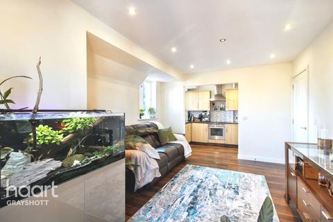 Royal Drive, Bordon 2 bed apartment for sale