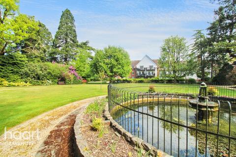Beacon Crescent, Hindhead 2 bed apartment for sale