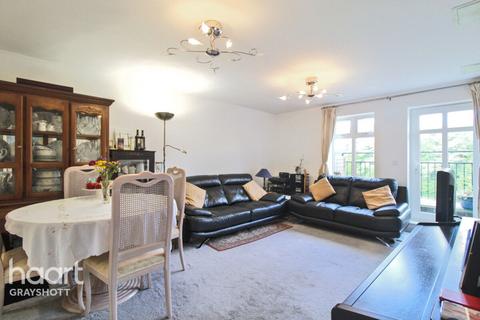 Beacon Crescent, Hindhead 2 bed apartment for sale