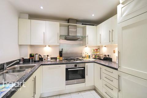 Beacon Crescent, Hindhead 2 bed apartment for sale