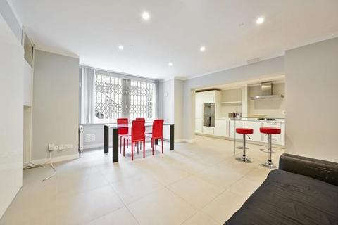 Redcliffe Gardens, London, SW10 2 bed flat for sale