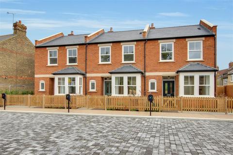 Cedars Road, London 2 bed terraced house for sale