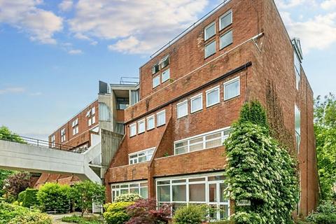 Holden Avenue, London, N12 2 bed apartment for sale