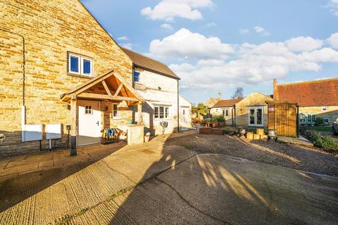 High Street, Morcott 3 bed semi